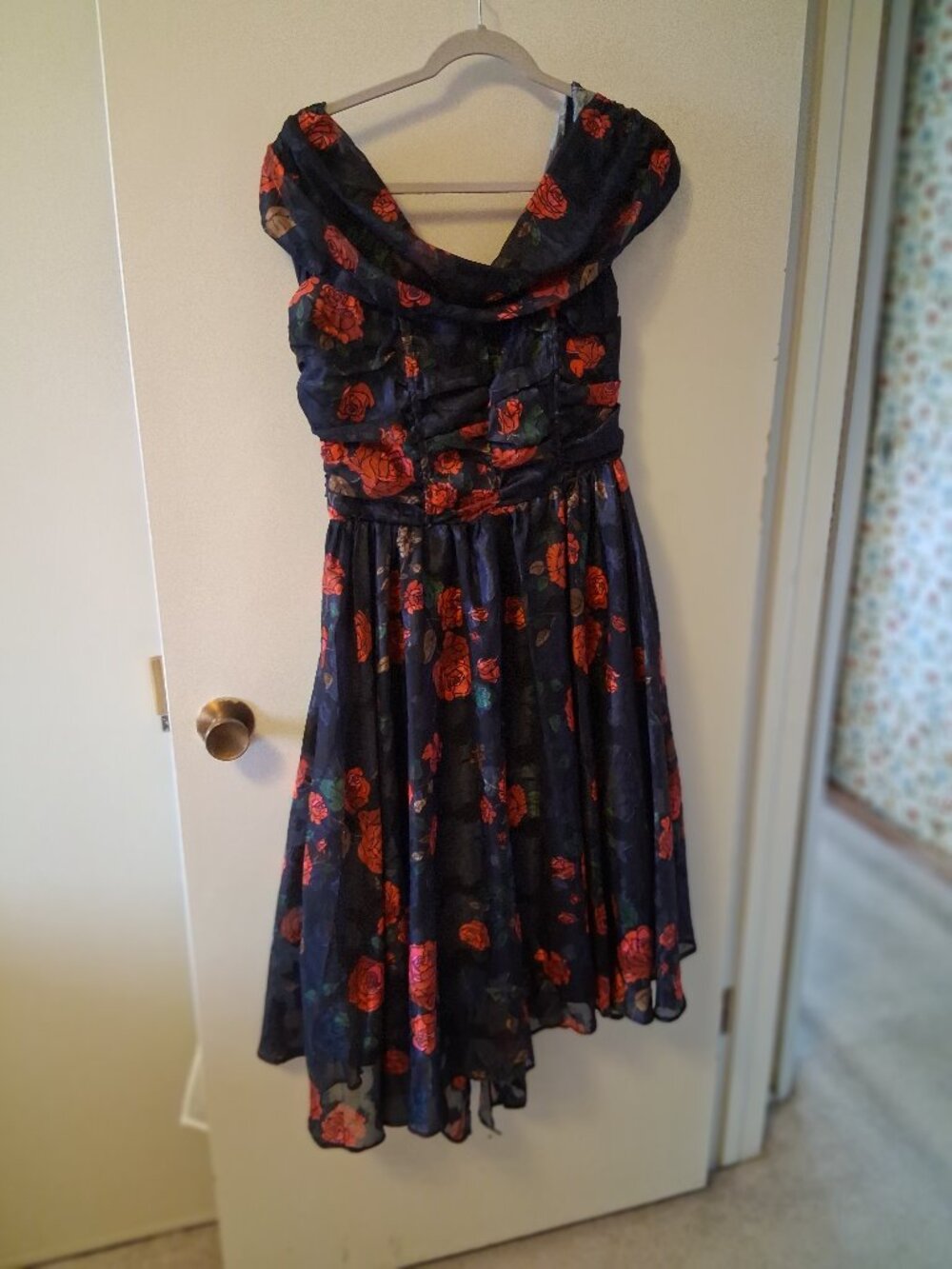 Red Rose Black Elegant Dress, L, NWT